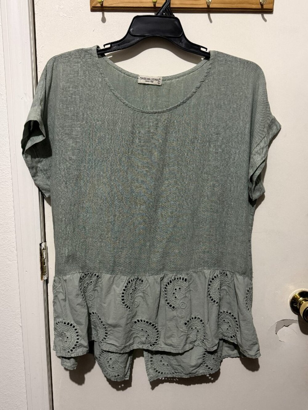 Terzo Millennio Made in Italy Sage Green Linen Eyelet Hem Tunic Top - Large - Picture 3 of 7